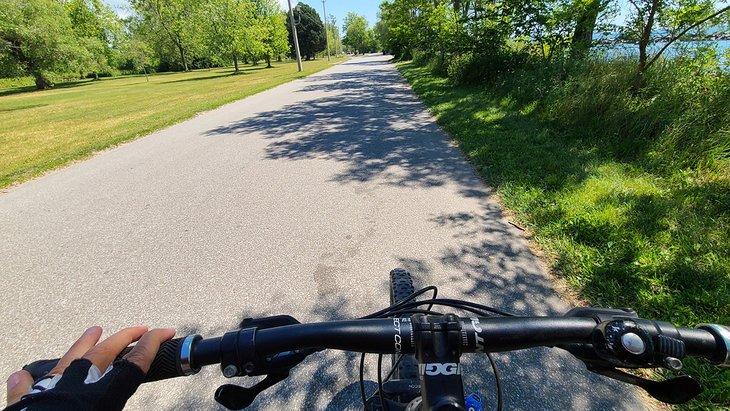 Montando en bicicleta en las Islas de Toronto