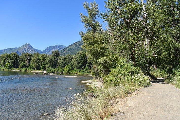 Río Wenatchee a lo largo del sendero Waterfront Park