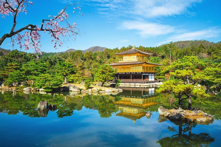 Pabellón Dorado en Kioto, Japón