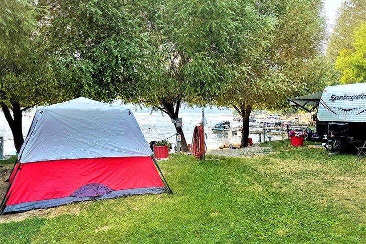 Sitios junto al lago en Skands Court