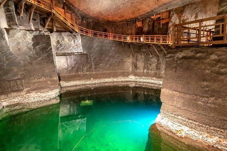 Lago subterráneo en la mina de sal de Wieliczka