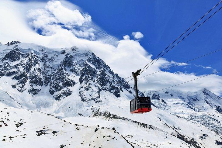Teleférico de Aiguille du Midi con una impresionante vista del Mont Blanc