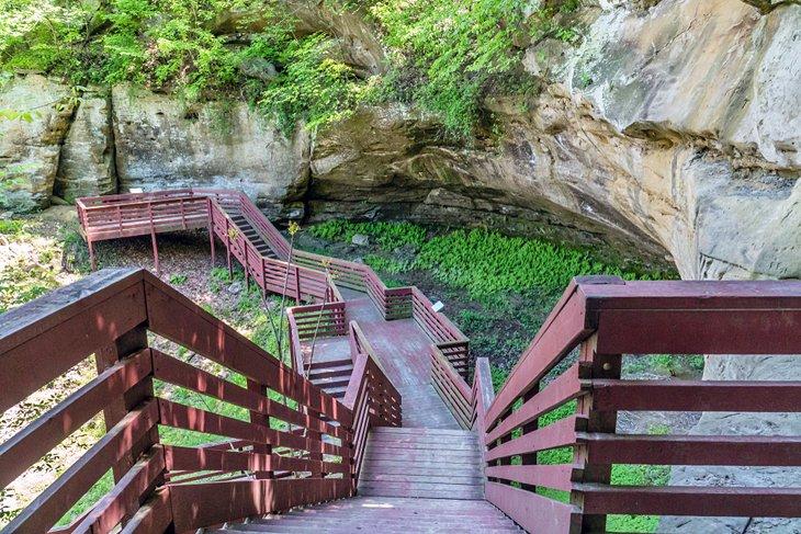 Escaleras en el Parque Estatal Indian Cave