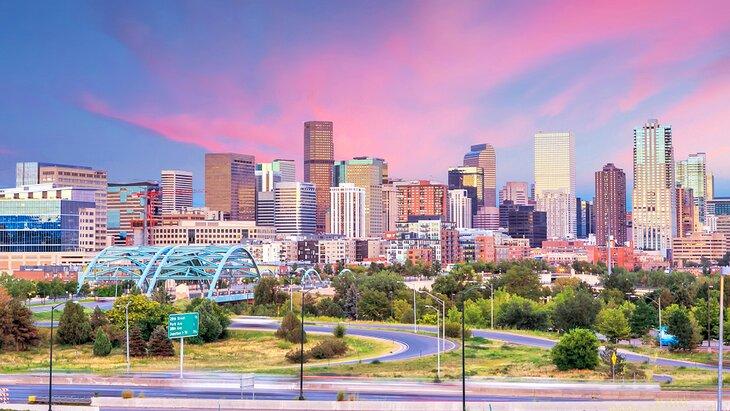Innenstadt Denver, CO bei Dämmerung