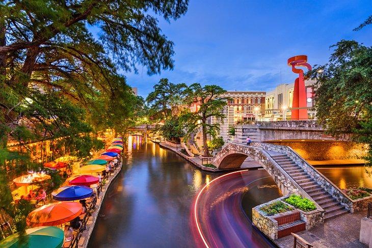 San Antonio River Walk bei Nacht