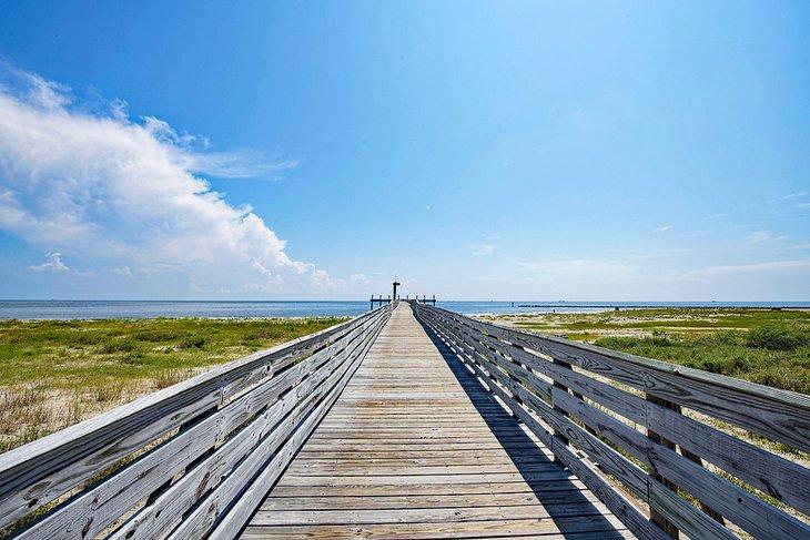 Muelle que conduce al Golfo de México en Grand Isle