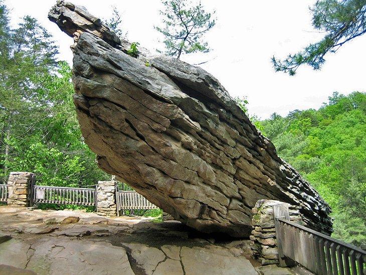 Sendero Balanced Rock