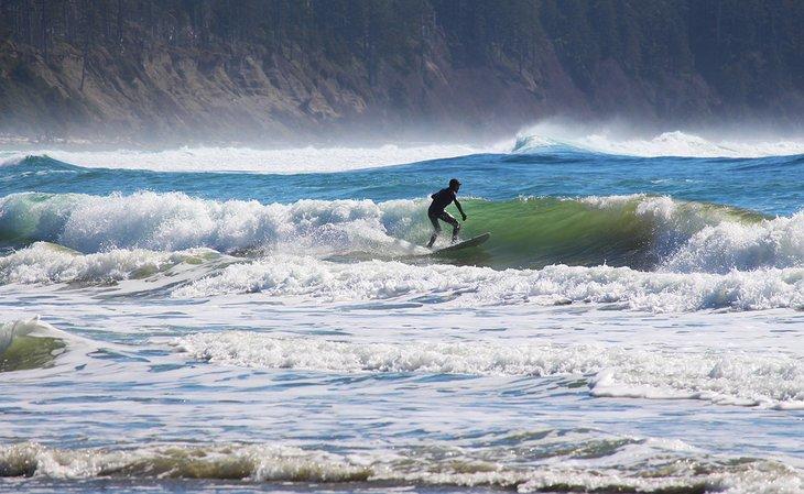 Surfen in der Florencia Bay