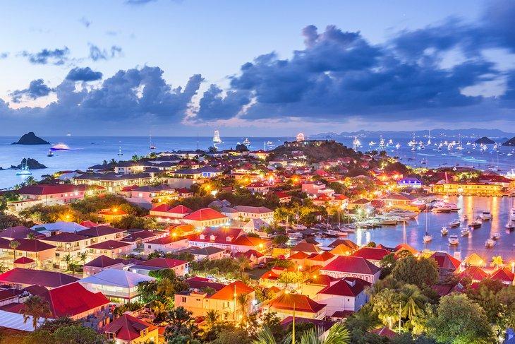 Gustavia, Saint Barthelemy in der Dämmerung