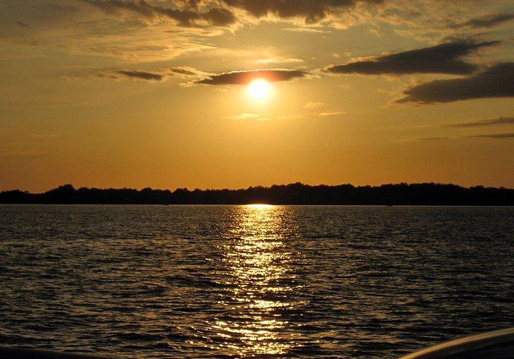 Pesca al atardecer en el Lago Indian