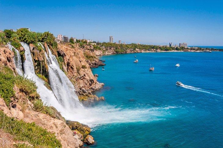 Cascada Duden Inferior en la ciudad de Antalya
