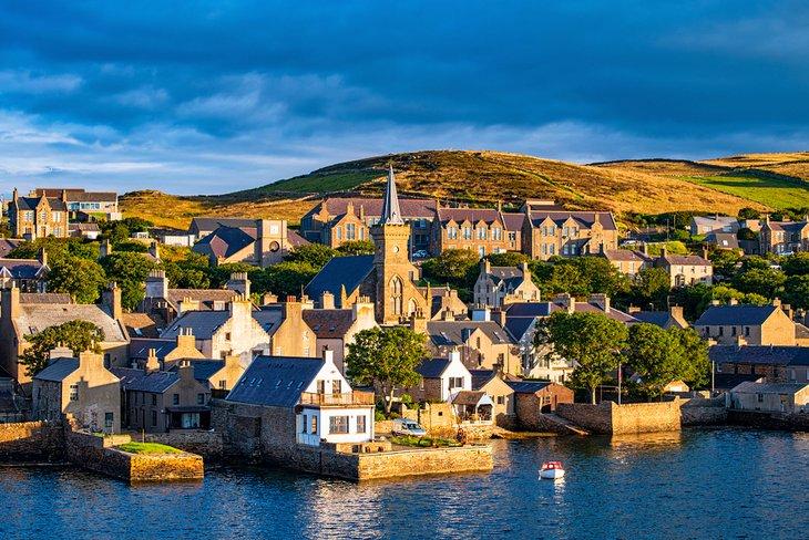Pueblo de Stromness en las Islas Orkney