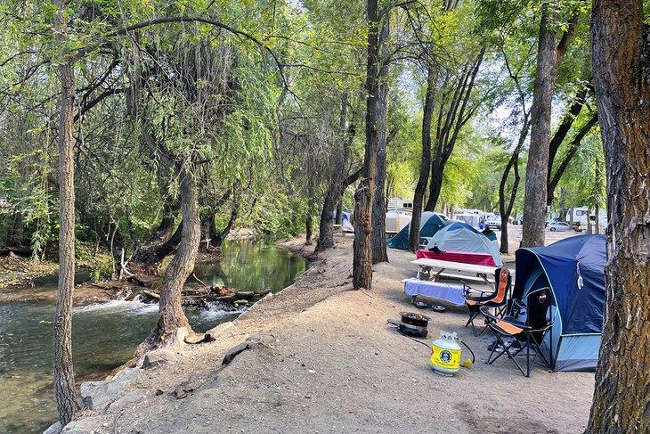 Camping au bord du ruisseau chez Dutch's