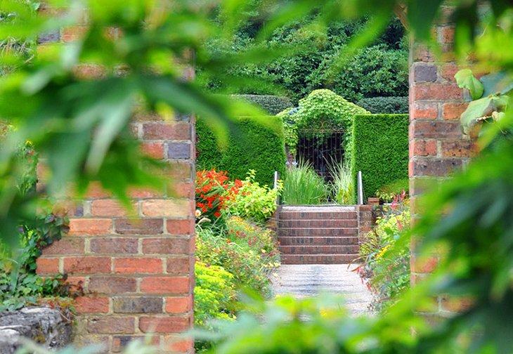 Cloudehill Gardens | <a rel="nofollow noopener noreferrer" class="cc16_b" target="_blank" href="http://www.flickr.com/photos/chrissamuel/">Chris Samuel</a> / photo modified