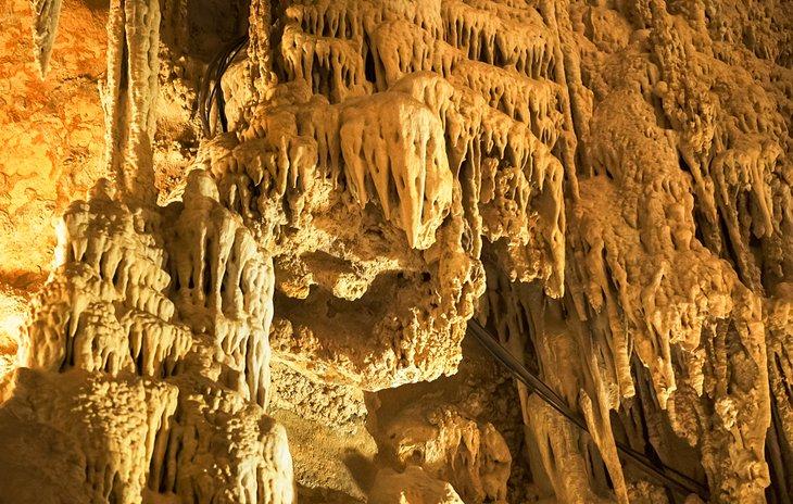 Dentro de las Cavernas Lewis y Clark