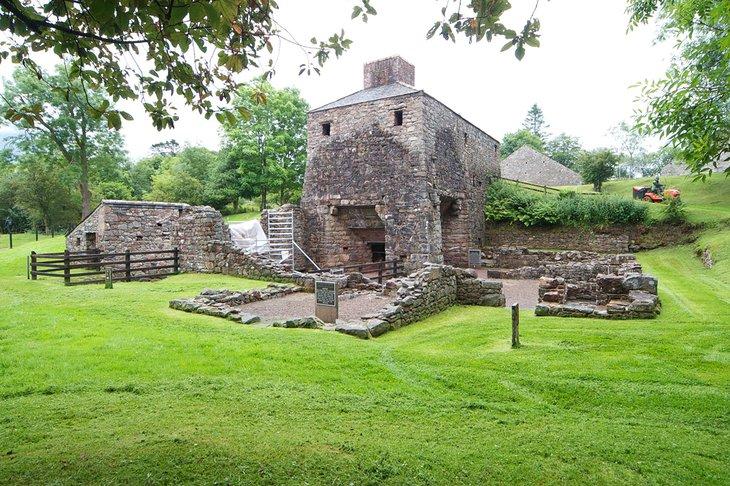 Bonawe Iron Furnace | <a rel="nofollow noopener noreferrer" target="_blank" class="cc16_b" href="https://www.flickr.com/photos/itmpa/">Tom Parnell</a> / Foto bearbeitet