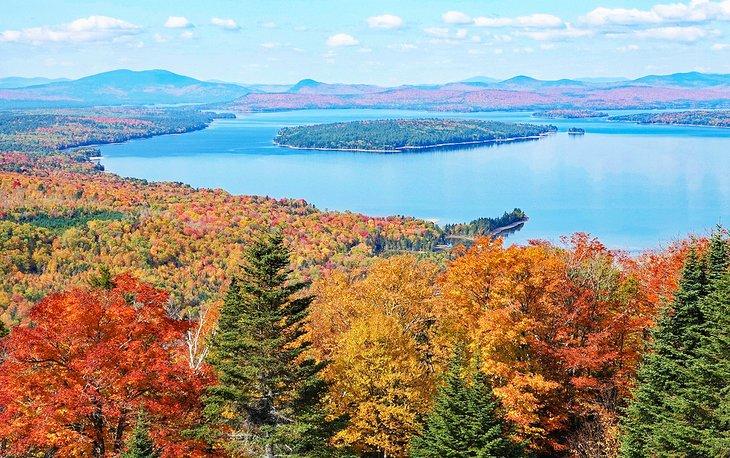 Lac Mooselookmeguntic en automne