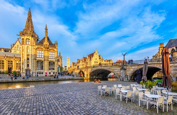 Vue de la rivière Leie et du Pont Saint-Michel à Gand