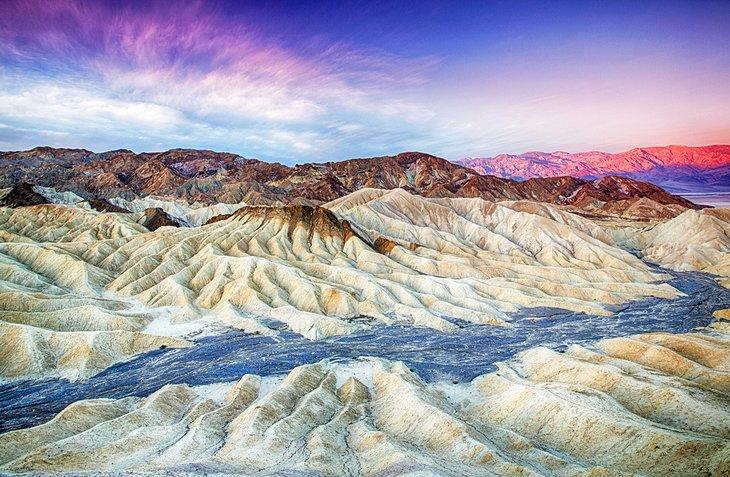 Lever de soleil à Zabriskie Point, parc national de Death Valley