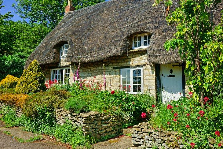 Casa con techo de paja en los Cotswolds