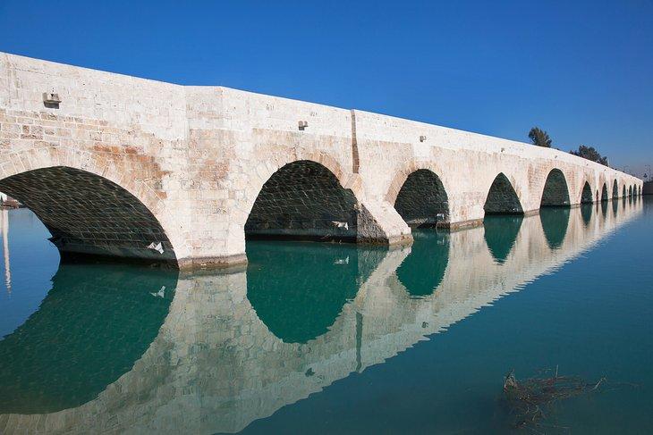 El Puente de Piedra en Adana