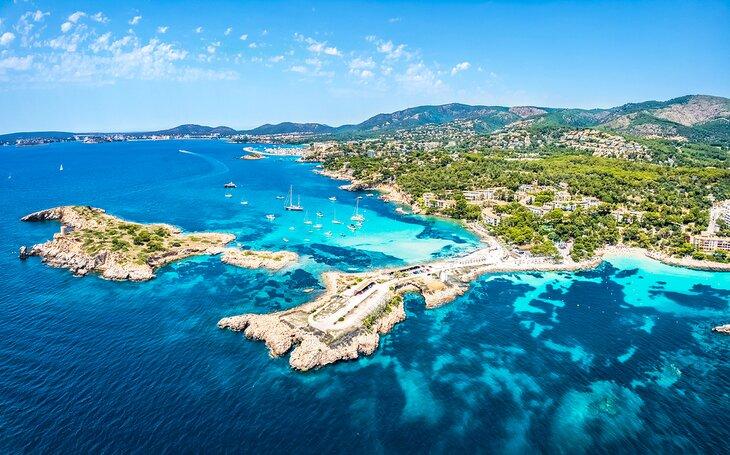 Vista aérea de Cala Xinxell, Illetas, isla de Mallorca, España