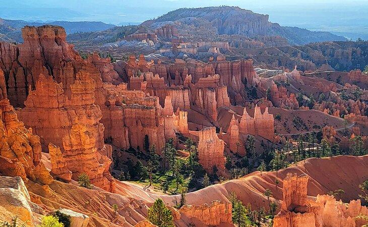 Sendero del Jardín de la Reina serpenteando entre hoodoos