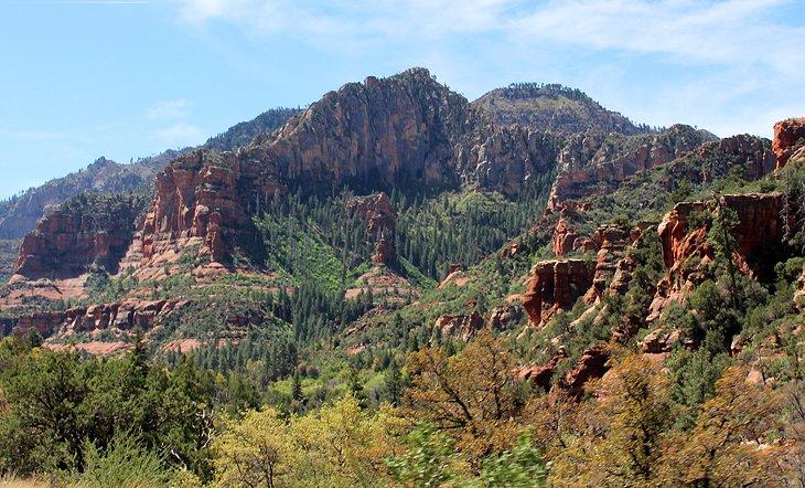 Conducción escénica por Oak Creek Canyon