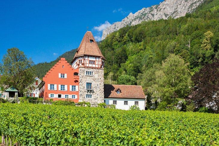 Rotes Haus im Mitteldorf-Bereich von Vaduz