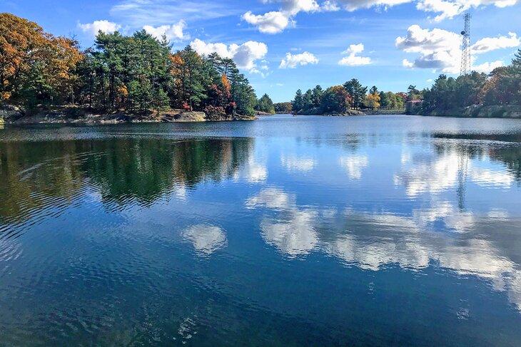 Embalse de Fells en la Reserva de Middlesex Fells