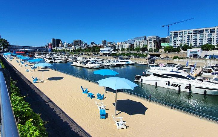 Vue de la ville depuis la plage de la Horloge