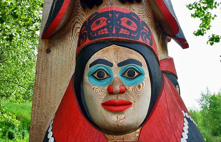 Totem-Pfahl im Alaska Native Heritage Center