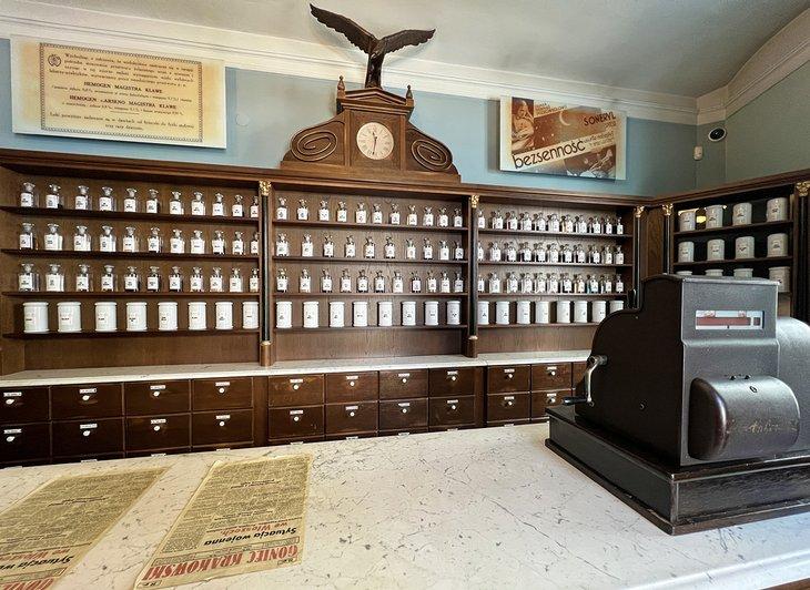 Museo de Farmacia Eagle