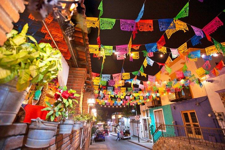 Scène de rue nocturne à San José del Cabo