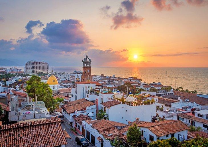 Centre-ville de Puerto Vallarta au coucher de soleil