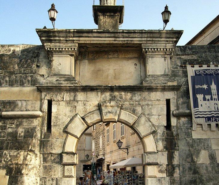 Les Portes de la Ville : Porte de Terre