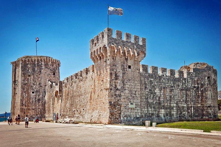 Château Kamerlengo et la Tour de Saint-Marc