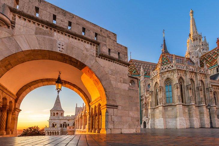 Lever de soleil au Bastion des Pêcheurs à Budapest