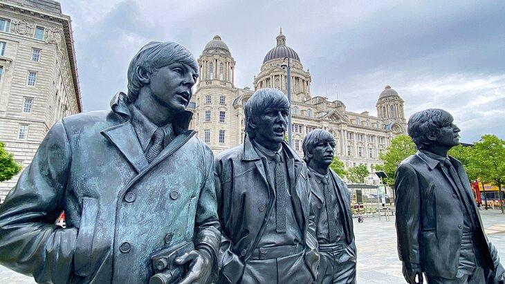 Estatua de los Beatles en Liverpool