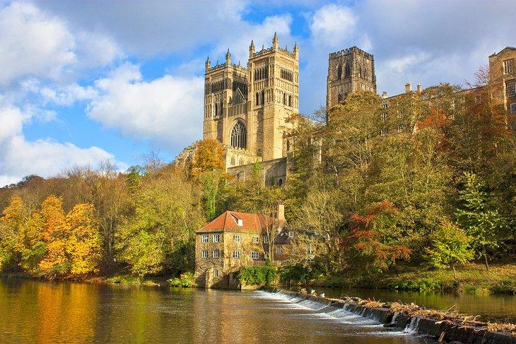 Catedral de Durham y río Wear en otoño