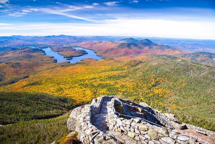 Vista del Lago Placid desde la cumbre de la Montaña Whiteface