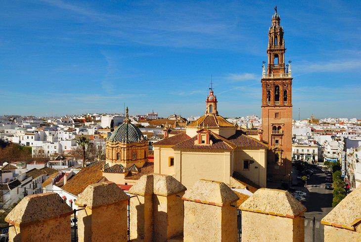 Carmona : Une ville fortifiée avec des châteaux maures