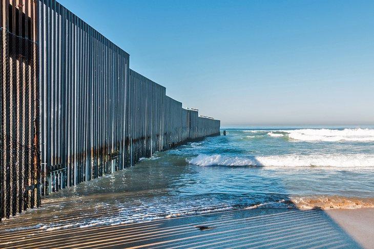 Le mur de la frontière à Playas de Tijuana