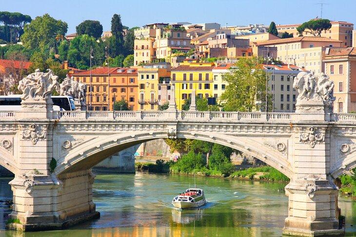 Puente Vittorio Emanuele II en Roma, Italia