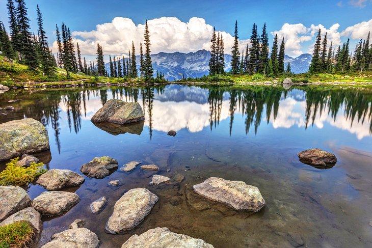 Lac Harmony sur la montagne Whistler