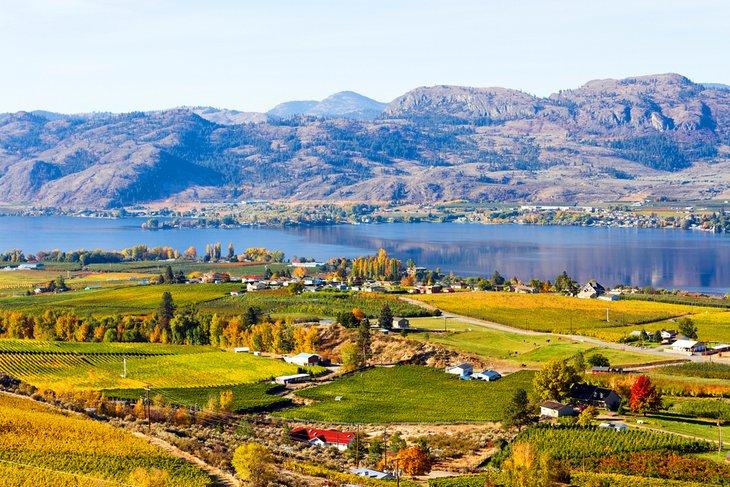 La ville d'Osoyoos et le lac Okanagan