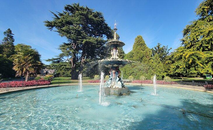 Ein Brunnen in den Botanischen Gärten von Christchurch