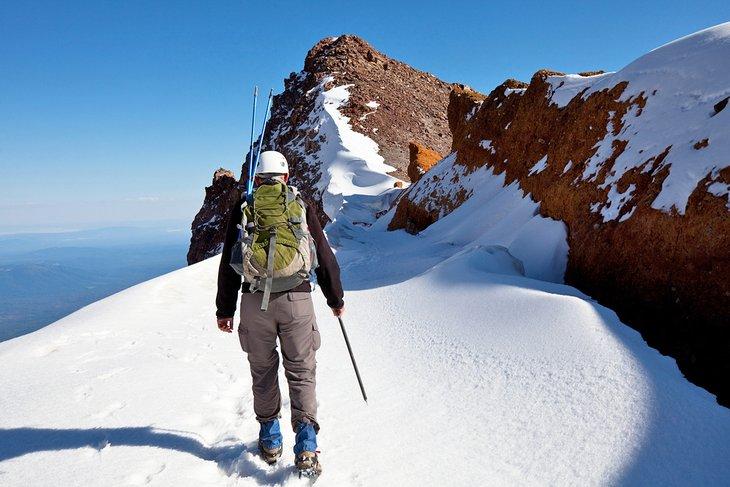 Grimpeur au sommet du Mont Shasta