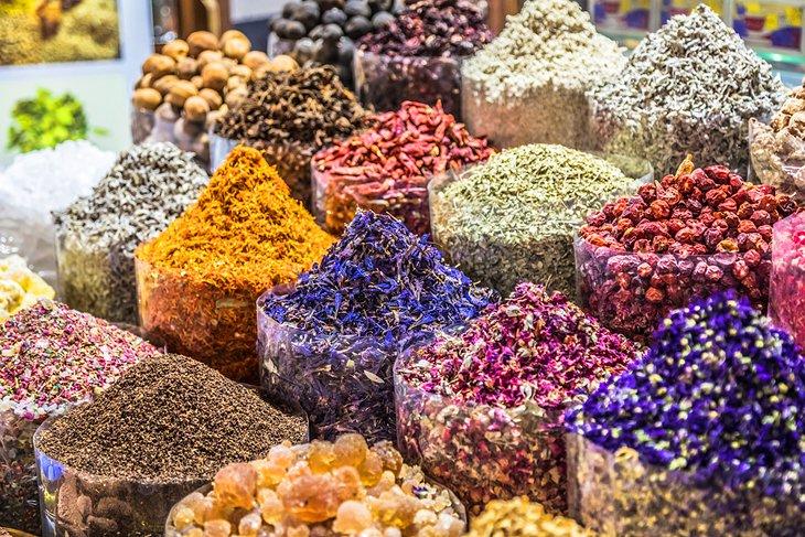 Especias a la venta en Deira (Dubái Antiguo)