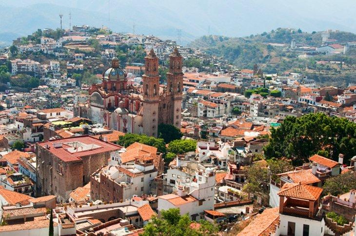 Taxco de Alarcón y la Iglesia de Santa Prisca